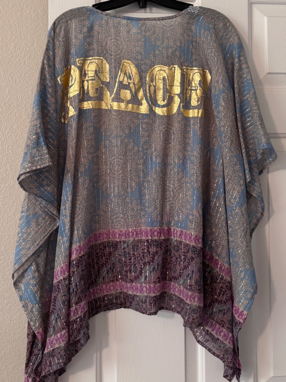 PEACE Poncho - Picture 4 of 8